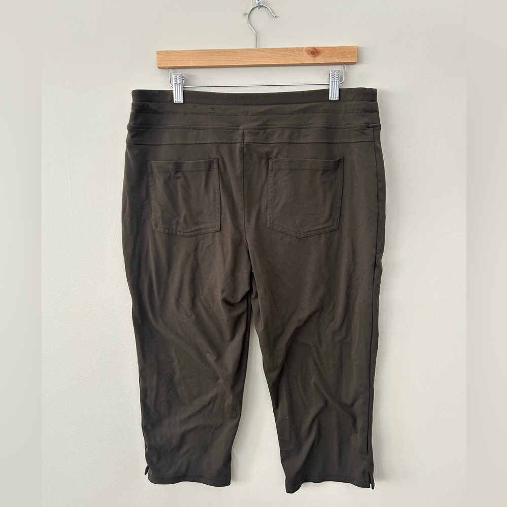 Reitmans-HYBA Dark Green/Brown Activewear Capris Yoga Pants - Picture 4 of 4